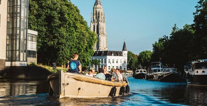 Foto van de Week | Breda verwelkomt elektrische rondvaartboten
