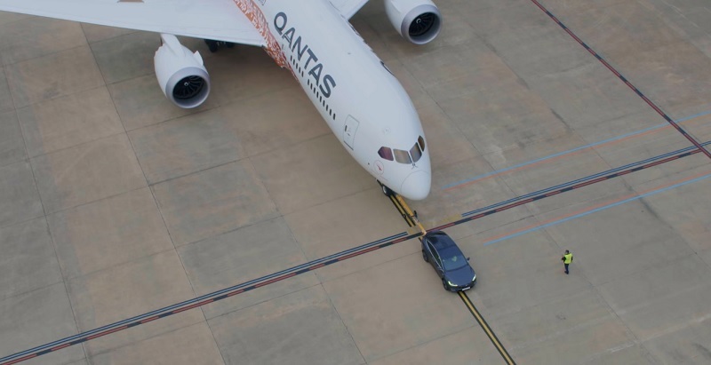 Video van de week | Tesla Model X trekt Boeing 787